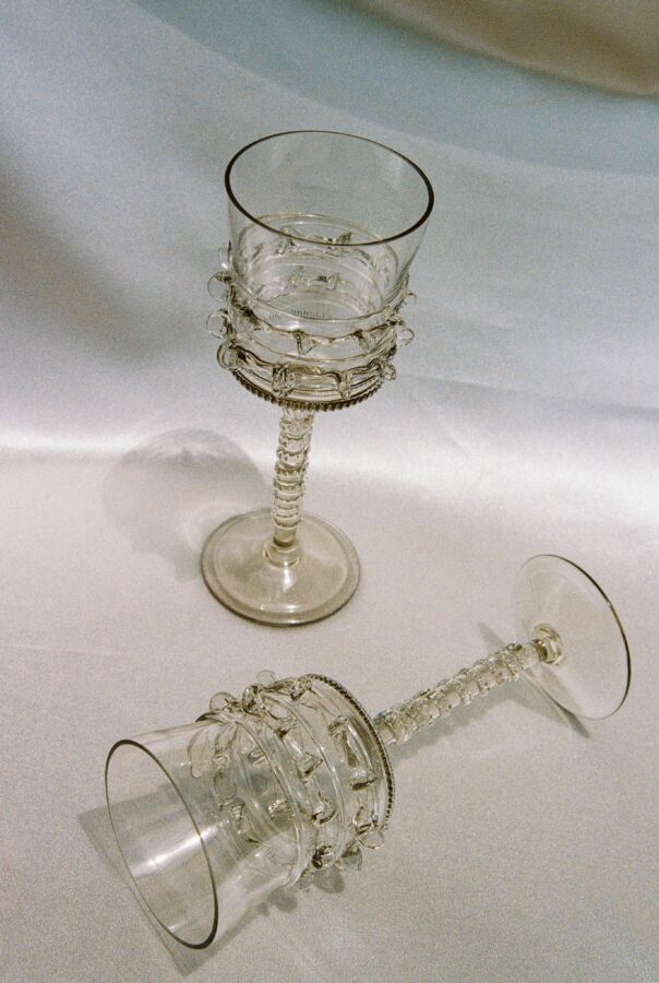 Verres à vin élégants